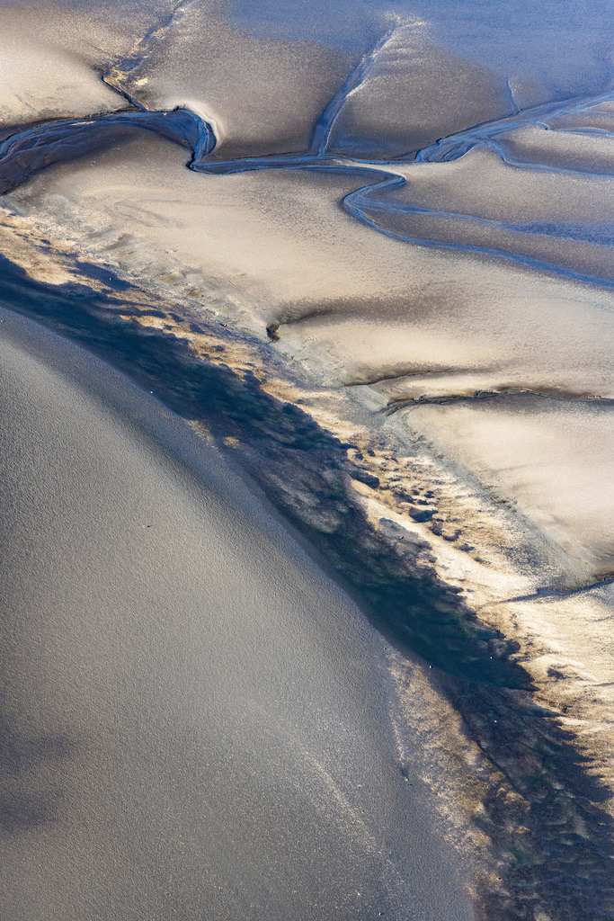 dr__0057074.jpg | SANKT PETER-ORDING 18.09.2020 Sandbank- Landfläche in der Meeres- Wasseroberfläche der Nordsee in Tating im Bundesland Schleswig-Holstein. // Sandbank- forest area in the sea water surface of North Sea in Tating in the state Schleswig-Holstein. Foto: Daniel Reiter