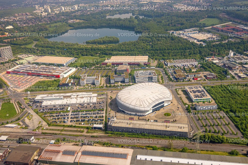 Duesseldorf240500812 | Luftbild, PSD Bank Dome Multifunktionshalle für Veranstaltungen, Konzerte und Events, Park Gut Heiligendonk und Silbersee im Waldgebiet, Bürogebäude Theodorstraße mit ISS Facility Services Holding GmbH, Bauhaus Baumarkt, Rath, Düsseldorf, Rheinland, Nordrhein-Westfalen, Deutschland