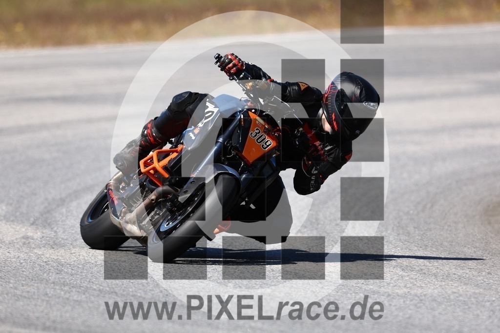 0309-20240509_02739 | Schöne Erinnerungen an spannende Momente - das festzuhalten ist unser Job. PIXELrace.de ist seit 2003 auf den Rennstrecken Europas unterwegs um die Action draußen beim Fahren und die wunderbare Stimmung imm Fahrerlager für euch einzufangen.