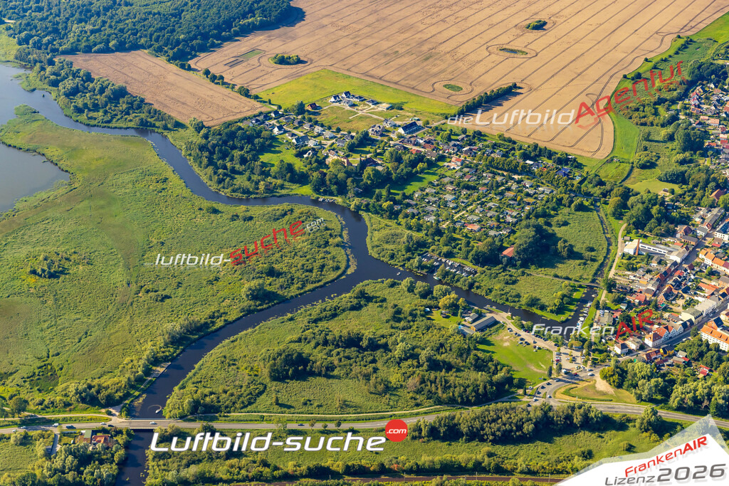 Luftbild der Stadt Ribnitz-Damgarten - Die Luftaufnahme wurde 2025 vom UL-Flugzeug heraus erstellt ( keine Drohne ) - Hochauflösende Luftaufnahme - für professionelle Ausdrucke geeignet. Die Geschenkidee !Hier alle&nbsp;Infos zur Lizenzierung der LuftaufnahmeWir fliegen auch dieses Jahr wieder in Ihre Region um Luftbilder zu erstellen.- Luftbild anfragen
