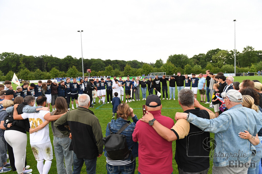 1. FC Nordenham-SV GOTANO | Kreispokal Finale Jade-Weser-Hunte 1. Mannschaften; 1.FC Nordenham (weiß)-SV GOTANO (blau) am 15.06.2025 in Rastede (Sportanlage Köttersweg), Photo: Philip Eiben 2025 - Realisiert mit Pictrs.com