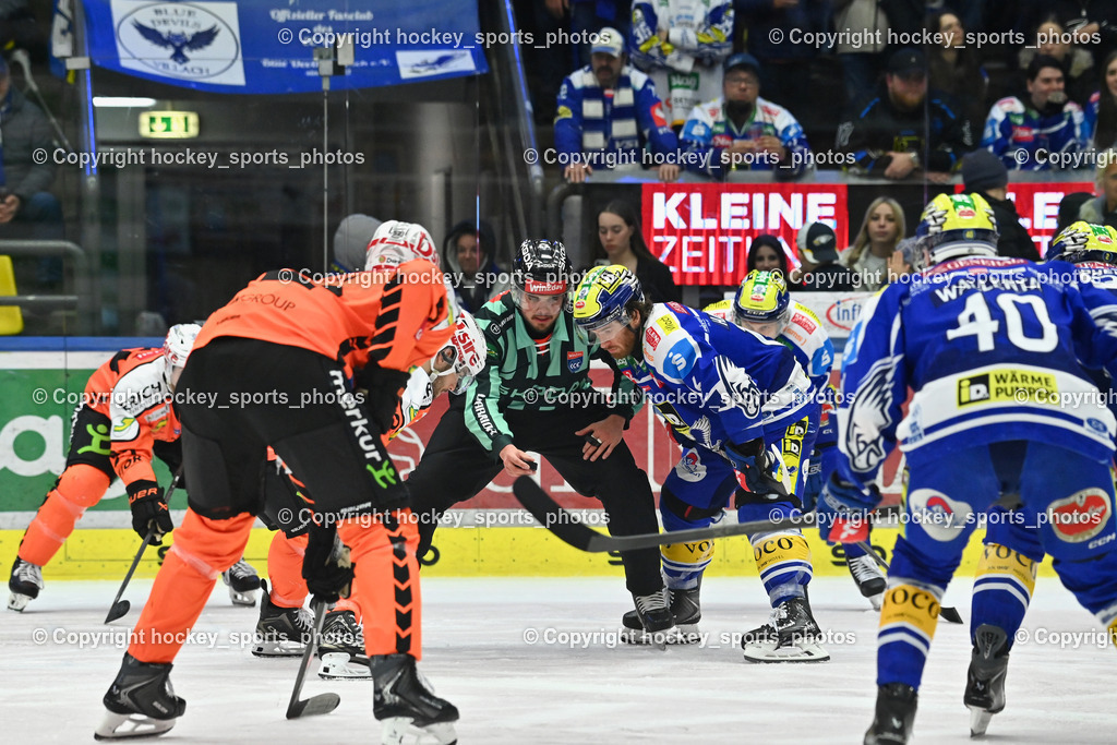 EC IDM WÄRMEPUMPEN VSV vs. MOSER MEDICAL GRAZ99ERS | ZACHERL PATRICK Referee, #16 Kevin Hancock EC VSV, #40 Elias Wallenta EC VSV, EC IDM WÄRMEPUMPEN VSV vs. MOSER MEDICAL GRAZ99ERS, EC IDM WÄRMEPUMPEN VSV vs. MOSER MEDICAL GRAZ99ERS am 17.03.2026 in Villach (Stadthalle Villach), Austria, (Photo by Bernd Stefan)
