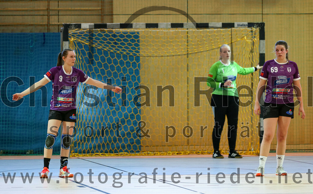 2023-03-11_044_SpVgg_Altenerding_gegen_SSG_Metten_Frauen | Erding, Deutschland, 11.03.2023:
Handball, Bezirksoberliga Frauen Altbayern 2022 / 2023, 13. Spieltag, SpVgg Altenerding gegen SSG Metten, Endergebnis: 32:26

Julia Kranich (SpVgg Altenerding, #9), Torfrau Hanna Obermair (SpVgg Altenerding, #1), Lena Edelmann (SpVgg Altenerding, #69)

Foto: Christian Riedel / fotografie-riedel.net