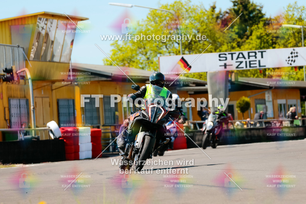 Moto-TeamOBK-21819 | Hier findet Ihr Bilder von Touristenfahrten auf der Nürburgring Nordschleife oder von anderen Veranstaltungen die ich besucht habe. Viel Spass beim Durch Schauen 