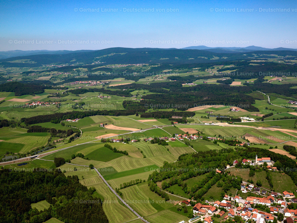 2724175 | HINTERWOLLABERG 19.05.2007 Forstgebiete in einem Waldgebiet  in Hinterwollaberg im Bundesland Bayern, Deutschland // Forest areas in  in Hinterwollaberg in the state Bavaria, Germany Foto: Gerhard Launer