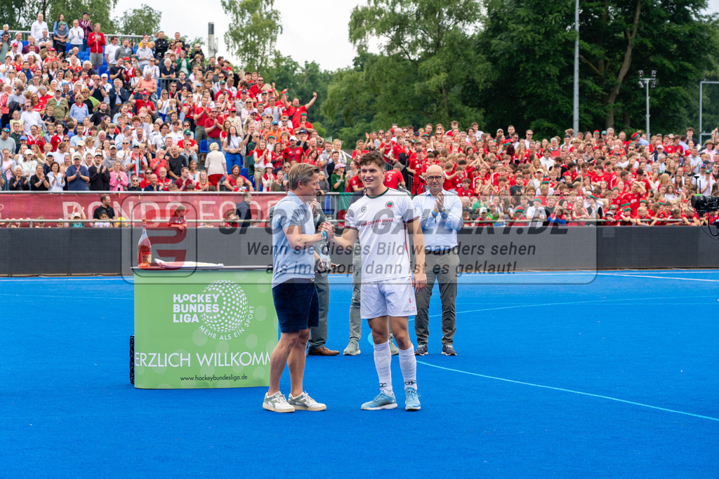 Final4_20250601-1525-HK108794 | Krefeld, Deutschland, 01.06.2025:  Feldhockey Final4 2025 – „Deutsche Feldhockey-Meisterschaften 2025“ Crefelder HTC - Rot-Weiss Köln (Finale Herren) im Gerd-Wellen-Hockeyanlage am 01.06.2025 in Krefeld, Deutschland. (Foto von Kramhöller/Fehrmann/Kaste)Krefeld, Germany, 01.06.2025: Feldhockey Final4 2025 – „Deutsche Feldhockey-Meisterschaften 2025“ Harvestehuder HTC - Düsseldorfer HC (Finale Damen) in Gerd-Wellen-Hockeyanlage at 01.06.2025 in Krefeld, Deutschland. (Foto from Kramhöller/Fehrmann/Kaste)