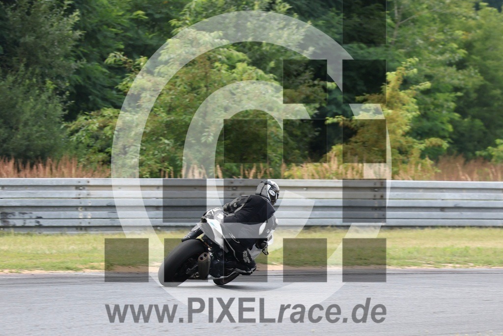 0014-20240716_13645 | Schöne Erinnerungen an spannende Momente - das festzuhalten ist unser Job. PIXELrace.de ist seit 2003 auf den Rennstrecken Europas unterwegs um die Action draußen beim Fahren und die wunderbare Stimmung imm Fahrerlager für euch einzufangen.