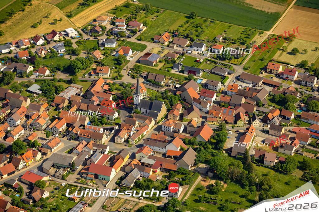 Das Luftbild zeigt Dipbach Bergtheim - Die Luftaufnahme wurde 2023 vom UL-Flugzeug aus erstellt ( keine Drohne ) - Hochauflösende Luftaufnahme - Für grossformatige Ausdrucke geeignet. Die Geschenkidee !Mit Lizenz und Bildrechte bestellbar
