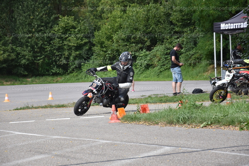 DSC_0584 | Sportfotografie , Motorsport, Motoross, Reitsport, Mointainbike, Enduro,
Landschaft , Outdoor, Eventfotografie, Landschaft, Bilder online bestellen - Realisiert mit Pictrs.com