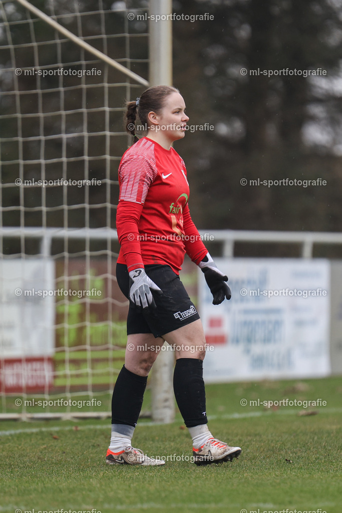 Fußball I Frauen I Saison 2025/2026 I Oberliga Schleswig-Holstein I 12. Spieltag I SV Frisia 03 Risum-Lindholm - Eichholzer SV | ml-sportfotografie - Realisiert mit Pictrs.com
