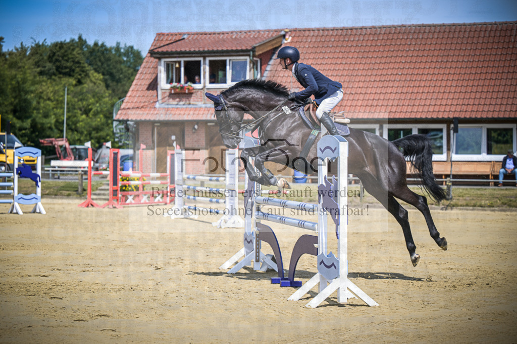 DOS_7596 | Entdecke hochwertige Reitturnierfotos von Foto Oger. Professionell, emotional und authentisch – jetzt Lieblingsmomente im Shop bestellen.Deutschlandweite Turnierfotografie. - Realisiert mit Pictrs.com