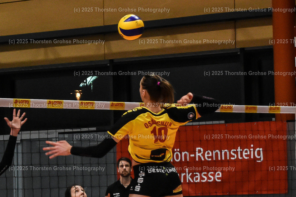 VBL VFB Suhl vs. SCHWARZ-WEISS Erfurt | Katarina Osadchuk #10 (VFB Suhl); VBL VFB Suhl vs. SCHWARZ-WEISS Erfurt, Volleyball-Bundesliga Frauen am 17.02.2018 in der Multihalle in Meiningen, (Deutschland) - Realisiert mit Pictrs.com