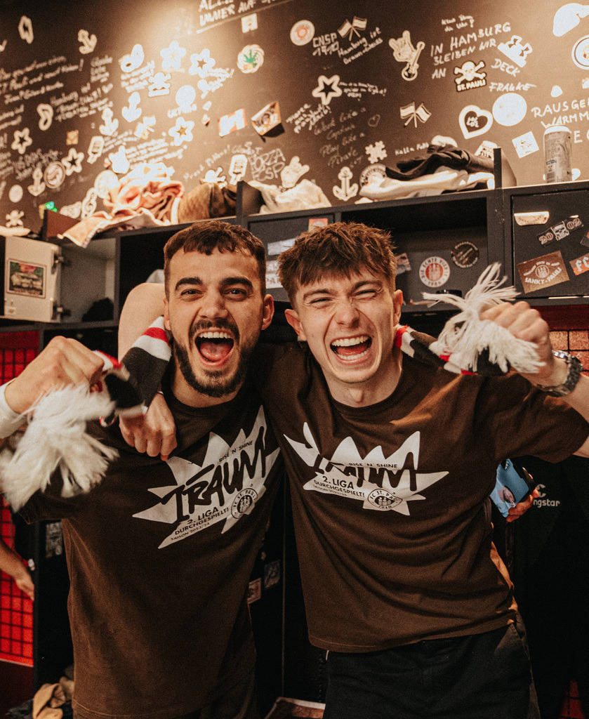 DSC03064 | Der offizielle Shop für FC St. Pauli Fotos. Wähle aus Spielszenen & Fanmomenten dein FCSP Wunschformat. Wir liefern Millerntor-Atmosphäre.