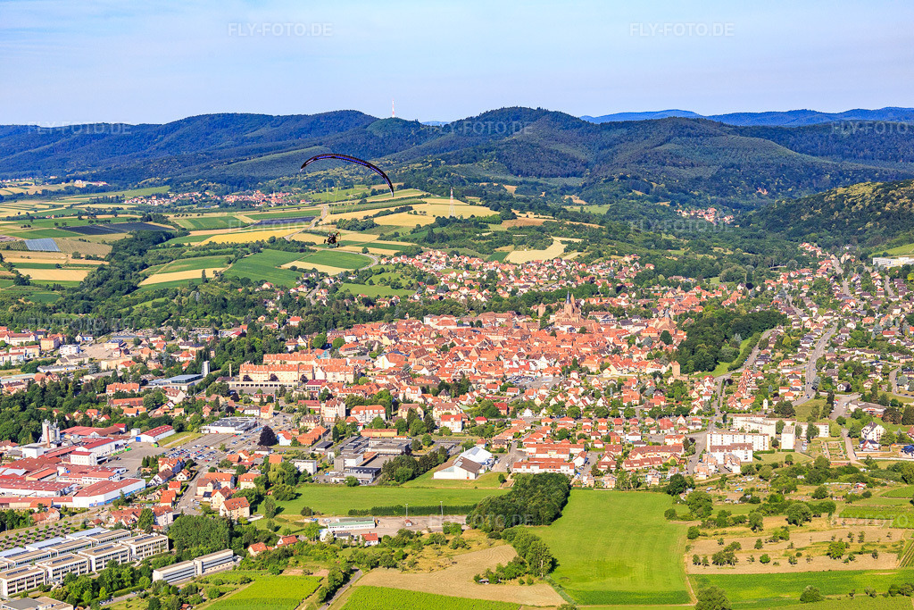 Luftbild: Ortsansicht von Nordosten in Wissembourg im Bundesland Bas-Rhin in Frankreich.Foto: IMG_083057.jpg vom 26.06.2015 durch Werner Riehm/FLY-FOTO.deAuflösung des Originals: 5472 x 3648 px