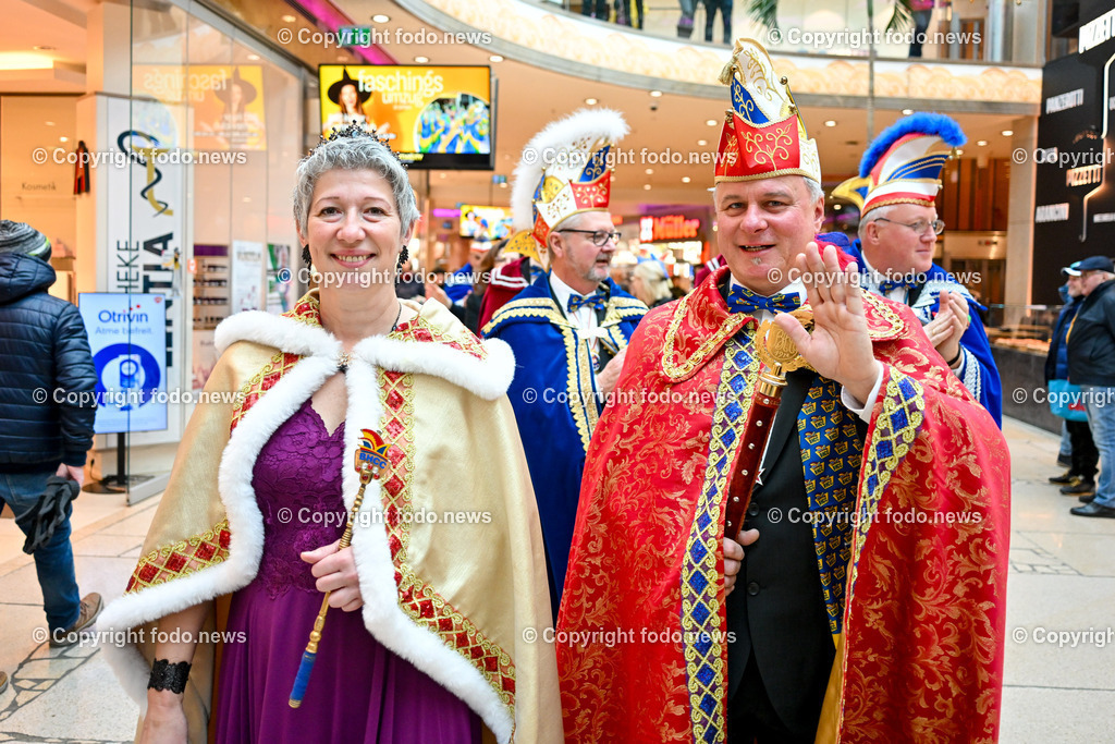 Faschingsumzug Bad Haller Carnevalclub_ 13.01.2024-11 | 13.01.2024, Linz, AUT, Lentia City, im Bild Faschingsumzug Bad Haller Carnevalclub, Fasching, Musik, Prinzenpaar