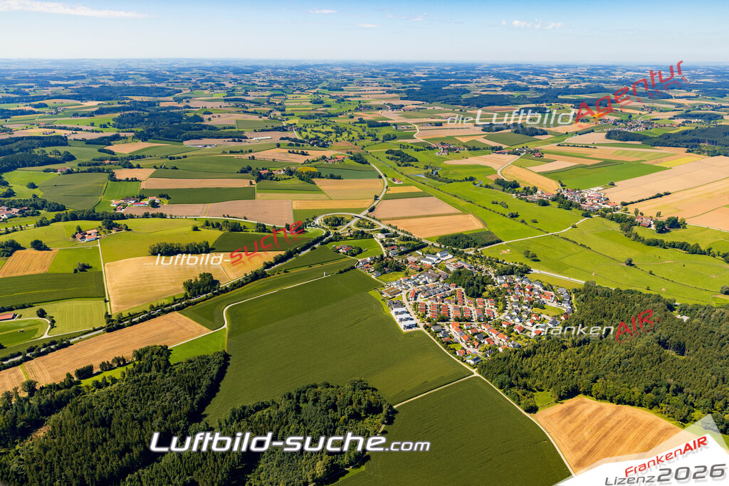 Klassische Luftaufnahme ohne Drohne zeigt:Achldorf bei Vilsbiburg - Die Luftbildaufnahme wurde 2025 vom UL-Flugzeug heraus erstellt ( keine Drohne ) - Hochauflösende Luftaufnahme -Nicht vergleichbar mit Google Maps oder Satelittenbilder- Die Geschenkidee !Mit Lizenz und Bildrechte bestellbar