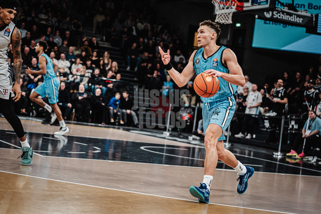 Basketball | Männer | Saison 2024/2025 | easyCredit Basketball Bundesliga | 16. Spieltag | Veolia Towers Hamburg vs. Telekom Baskets Bonn | 10.01.2025 | Brae Ivey (#1, Veolia Towers Hamburg)