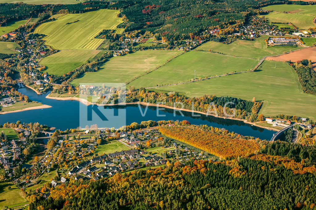 Wandbild-Talsperre-Malter-Herbst-Luftbild-OCO5213 | Talsperre Malter umgeben von Herbstfarben - Realisiert mit Pictrs.com