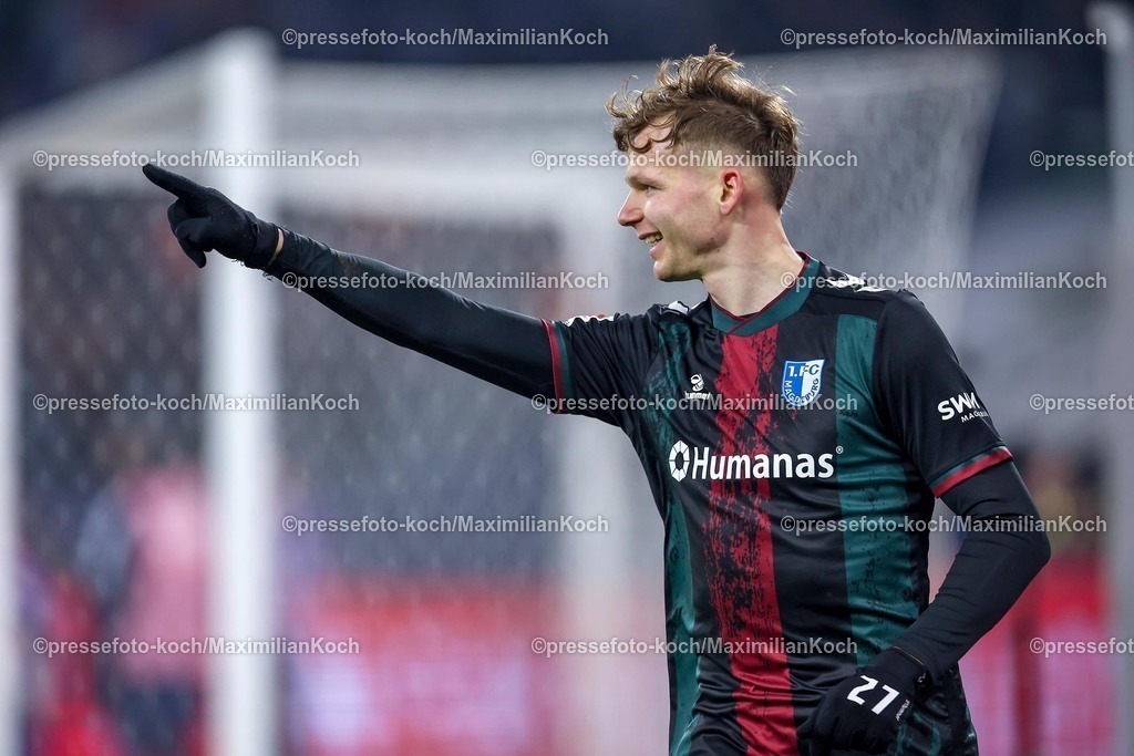 S0401022501070 | 01.02.2025, Fußball, FC Schalke 04 - 1. FC Magdeburg, 2.. Fußball Bundesliga, 20. Spieltag, Veltins-Arena Gelsenkirchen, Saison 2024 2025: Torjubel nach dem 4:0 durch Philipp Hercher (1.FC Magdeburg #27)DFB regulations prohibit any use of photographs as image sequences and or quasi-video.