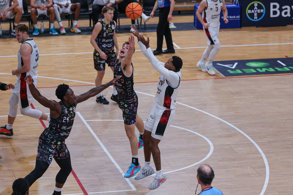 Pro A BAYER GIANTS vs Uni Baskets Münster-15 | Fotos von Basketballspielen aus dem Raum NRW fotografiert von Gero Mueller-Laschet und Daniel Schaefer - Realisiert mit Pictrs.com