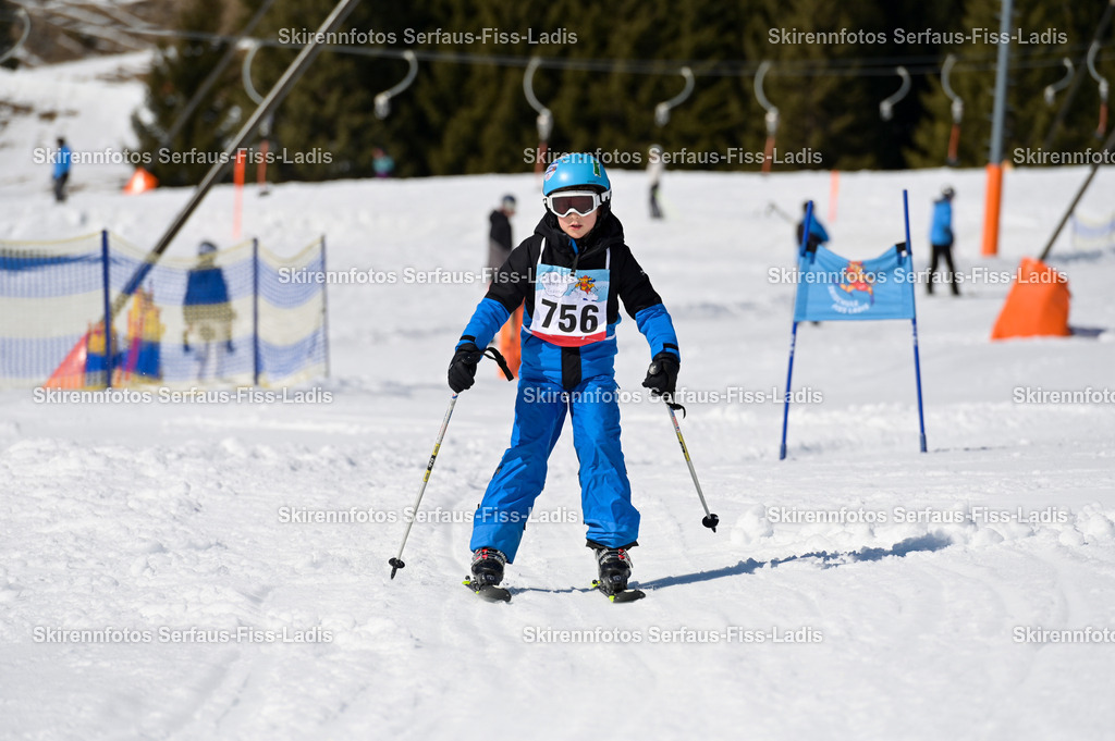 SRF_27.02.2026_936 | Skirennfotos,Serfaus,Fiss,Ladis,Kinderskirennen,Winter,Tirol,Oberland,skirace,SFL,feelfree,weil wir's genießen,ski,Ski,skifahren,Sonnenplateau, - Realisiert mit Pictrs.com