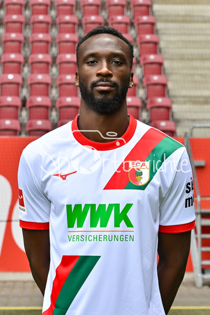FC Augsburg 2025/26 | Christian MATSIMA / Einzelfoto / Freisteller / Media Day FC Augsburg: WWK-Arena am 06.08.2025