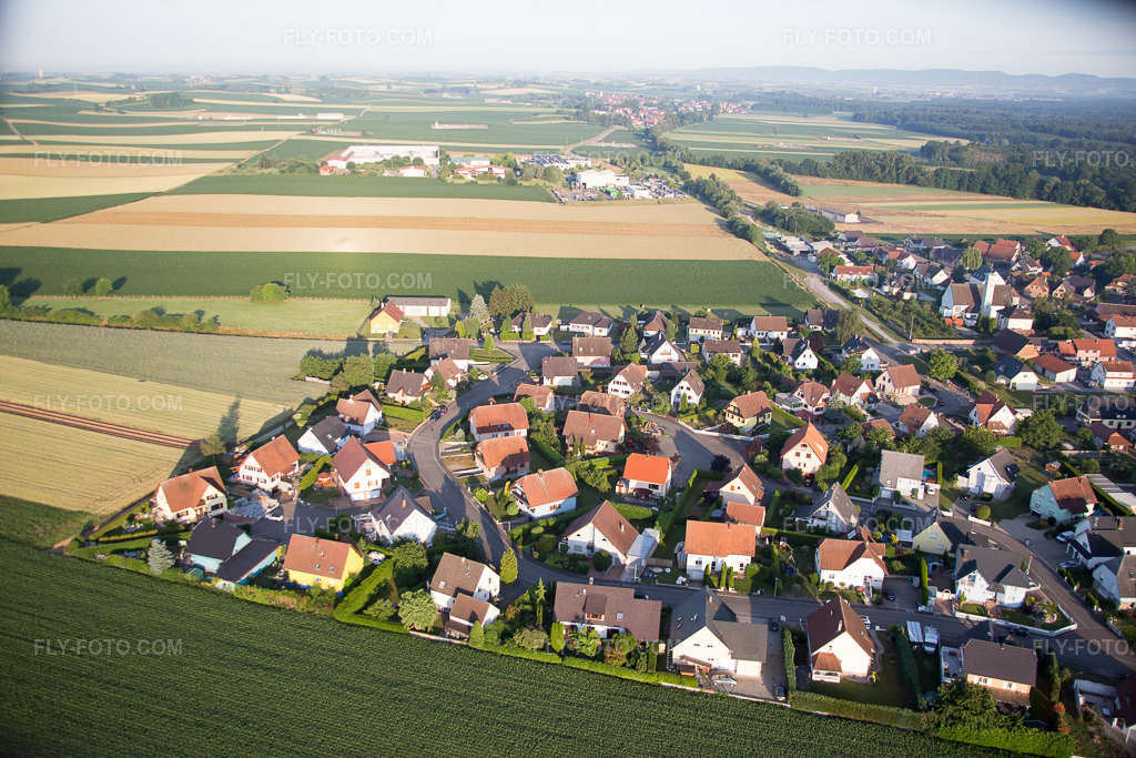 Aerial view: View of the town in Scheibenhard in the state Bas-Rhin, France.Photo: IMG_082896.jpg taken on 06/26/2015 by Werner Riehm/FLY-FOTO.comResolution of the original: 5472 x 3648 px