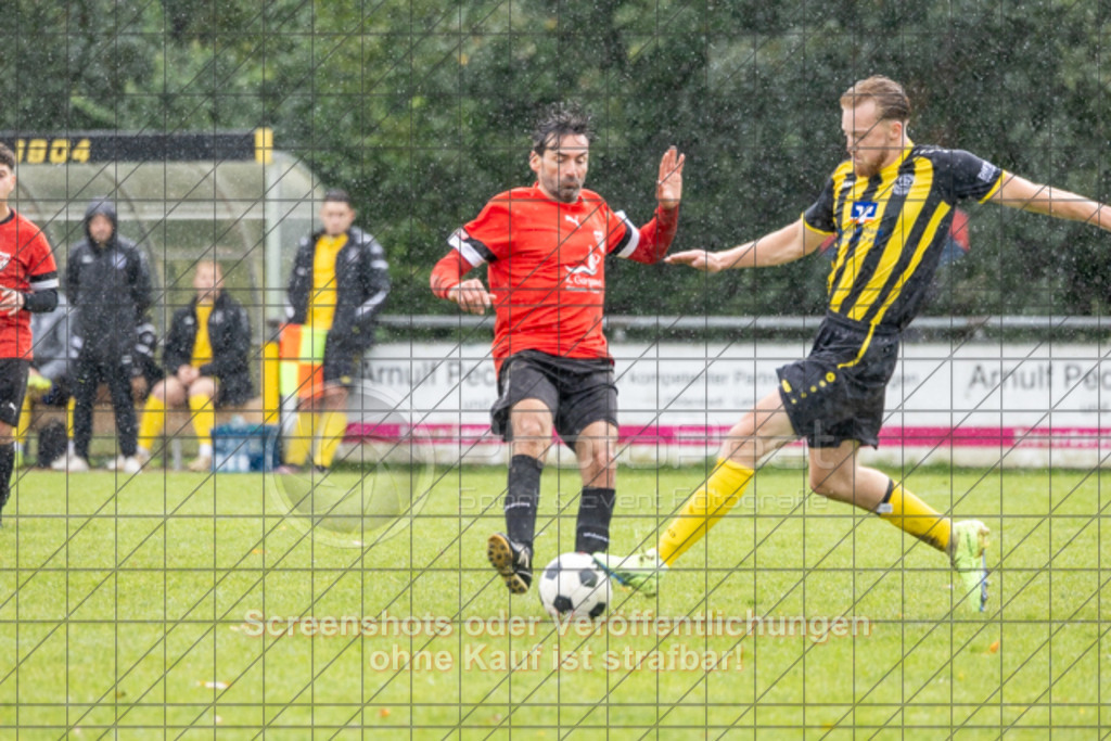 20251005_132425_0036 | #,TSV Ottenbach (gelb) vs. TV Birenbach (rot), Fussball, Kreisliga B8, Bezirk Neckar/Fils, 07. Spieltag, Saison 2025/2026, Rasenplatz, Rasensportplatz, Im Buchs, 73113 Ottenbach, 05.10.2025 - 13:00 Uhr,Foto: PhotoPeet-Sportfotografie/Peter Harich