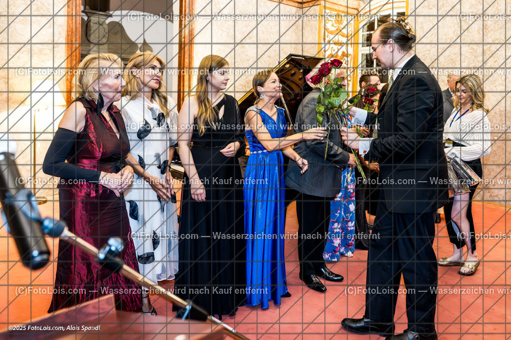 _ALP4532_Nocturno-Konzert_alle Kuenstler | XLI. CHOPIN-Festival - Barockbibliothek, Sa 16. Aug. 2025, 20.00 Uhr, NOCTURNO - nächtliches Konzert bei Kerzenlicht, Frédéric Chopin und die Kämpfer für Frieden, Recht und Freiheit seiner Zeit. SolistInnen des Festivals: Yinqi Wang, Piotr Koscik, Anna Maria Niemiec - Violincello, Manfred Wagner Artzt, Clara Biermasz, Rachel Cheung, Natalia Rehling, Kamila Sacharzewska, Donka Angatscheva, Yves Henry. Moderation: Liliana Niesielska. Werke von Frédérik Chopin, Franz Liszt, Franz Schubert, Robert Schumann, Gabriel Fauré, Elisabeth Wiedner-Zajac u.a.