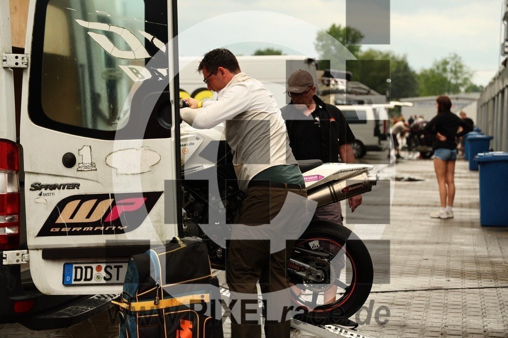 social-20240604_33464 | Schöne Erinnerungen an spannende Momente - das festzuhalten ist unser Job. PIXELrace.de ist seit 2003 auf den Rennstrecken Europas unterwegs um die Action draußen beim Fahren und die wunderbare Stimmung imm Fahrerlager für euch einzufangen.