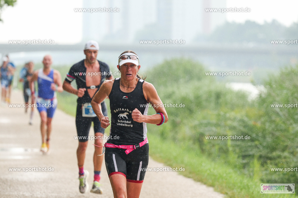 LUR_1256 | 34. M-net Erlanger Triathlon 2025 #erlangertriathlon  #mnettriathlon2025 #mnettriathlon #team #olympischedistanz #mitteldistanz #triathlon #maindonaukanal  #erlangertriathlon2025 #yourpictrs #tv1848 #tv1848erlangen  #triathlonbayern #sportinerlangen #demsportverbunden #sportshot_your_pictrs Copyright: www.sportshot.de