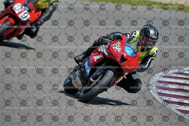 26BT02-1681 | markuskiefer.com - Realisiert mit Pictrs.com