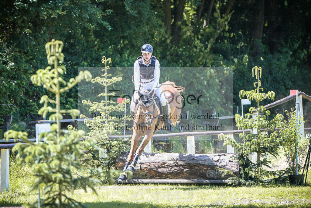 DOS_1608 | Entdecke hochwertige Reitturnierfotos von Foto Oger. Professionell, emotional und authentisch – jetzt Lieblingsmomente im Shop bestellen.Deutschlandweite Turnierfotografie. - Realisiert mit Pictrs.com