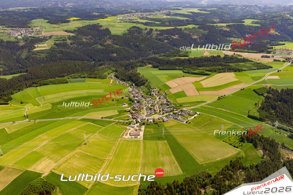 Die Luftaufnahme Lahm - Wilhelmsthal wurde 2022 vom Flugzeug aus (keine Drohne) erstellt. Hohe Auflösung -für große Poster und Wandbilder geeignet - Garantiert!