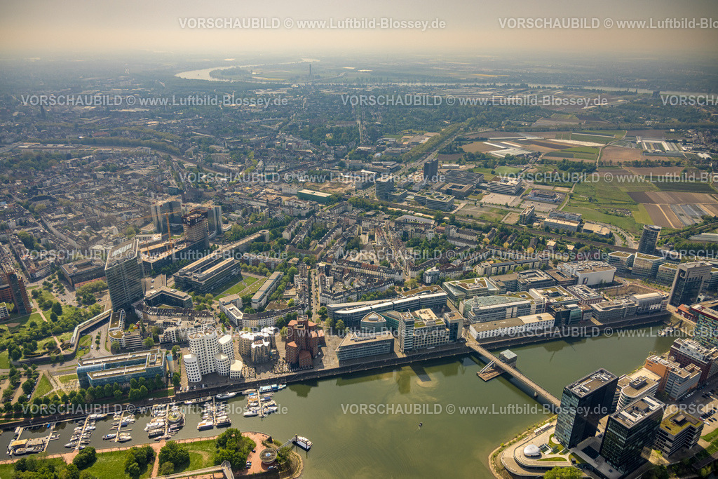 Duesseldorf240500859 | Luftbild, Medienhafen und Fluss Rhein, Marina Düsseldorf Yachthafen, Neuer Zollhof Wohnanlage von Architekt Frank Gehry, genannt Gehry-Bauten als Ensemble von drei Gebäuden, Stadttor Bürohochhaus, Pandion OfficeHome Rise Büroflächenvermietung Baustelle und Baukräne mit Neubau, Geschäftshäuser am Bürgerpark, RWI4, Hochhaus, Hafen, Düsseldorf, Rheinland, Nordrhein-Westfalen, Deutschland