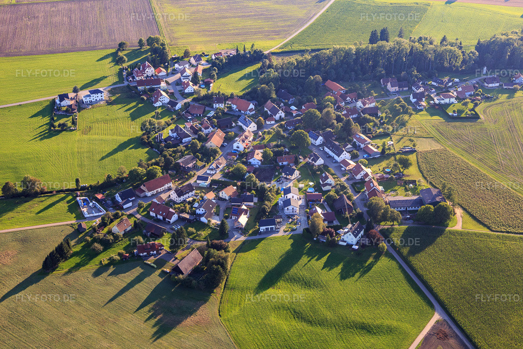 Luftbild: Ortsansicht aus Nordosten im Ortsteil Tannweiler in Aulendorf im Bundesland Baden-Württemberg in Deutschland. Foto: IMG_128951.jpg vom 03.09.2021 durch Werner Riehm/FLY-FOTO.de