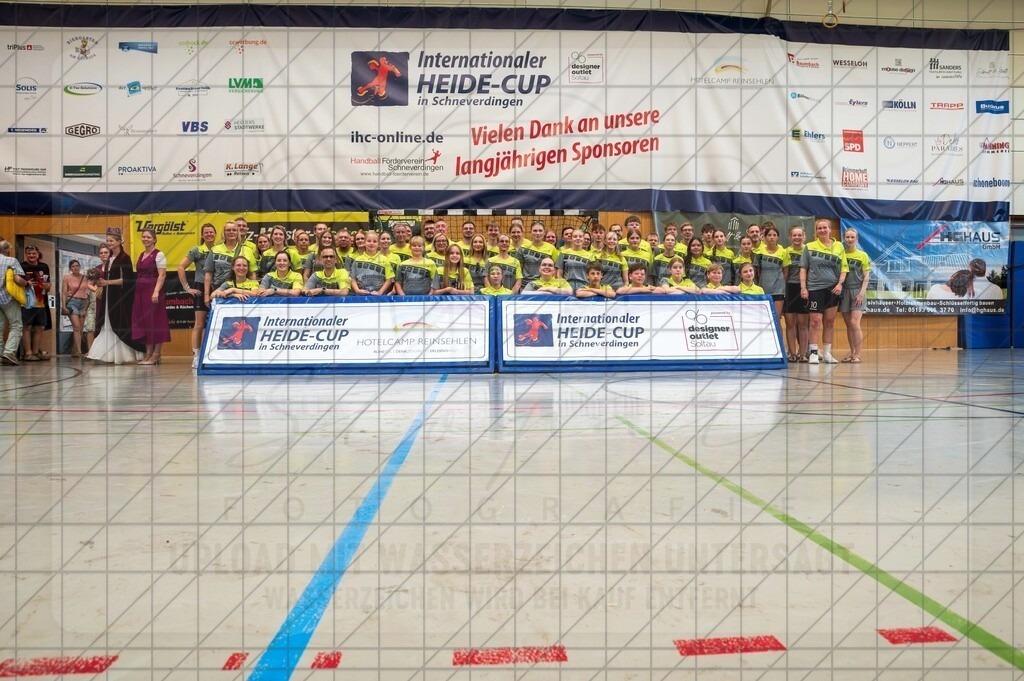 IHC 2026 - TSV Hannover-Burgdorf vs. HC Hamburg | Helferteam des TV Jahn; IHC 2026 - TSV Hannover-Burgdorf vs. HC Hamburg am 09.08.26 in Sporthalle KGS, Schneverdingen - Realisiert mit Pictrs.com