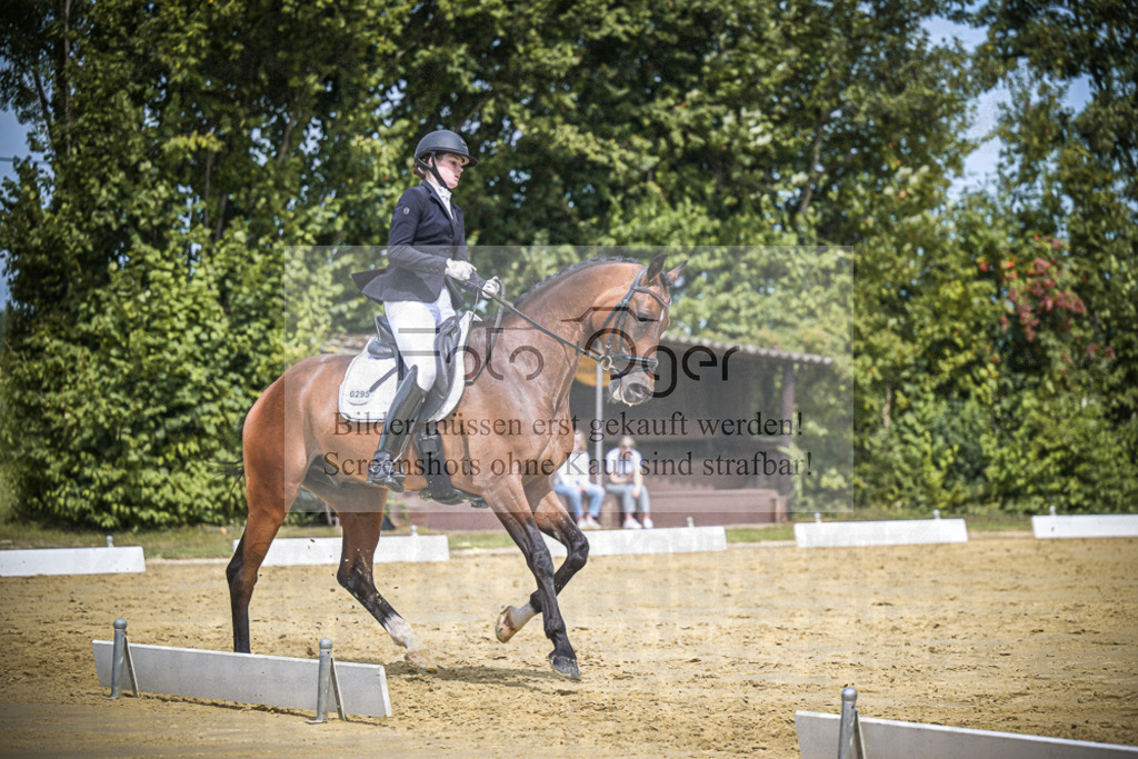 DOS_2919 | Entdecke hochwertige Reitturnierfotos von Foto Oger. Professionell, emotional und authentisch – jetzt Lieblingsmomente im Shop bestellen.Deutschlandweite Turnierfotografie. - Realisiert mit Pictrs.com