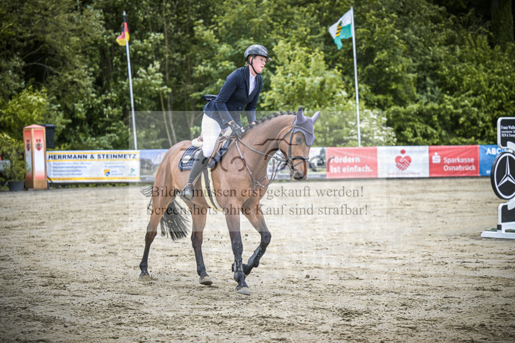 DOS_1851 | Entdecke hochwertige Reitturnierfotos von Foto Oger. Professionell, emotional und authentisch – jetzt Lieblingsmomente im Shop bestellen.Deutschlandweite Turnierfotografie. - Realisiert mit Pictrs.com