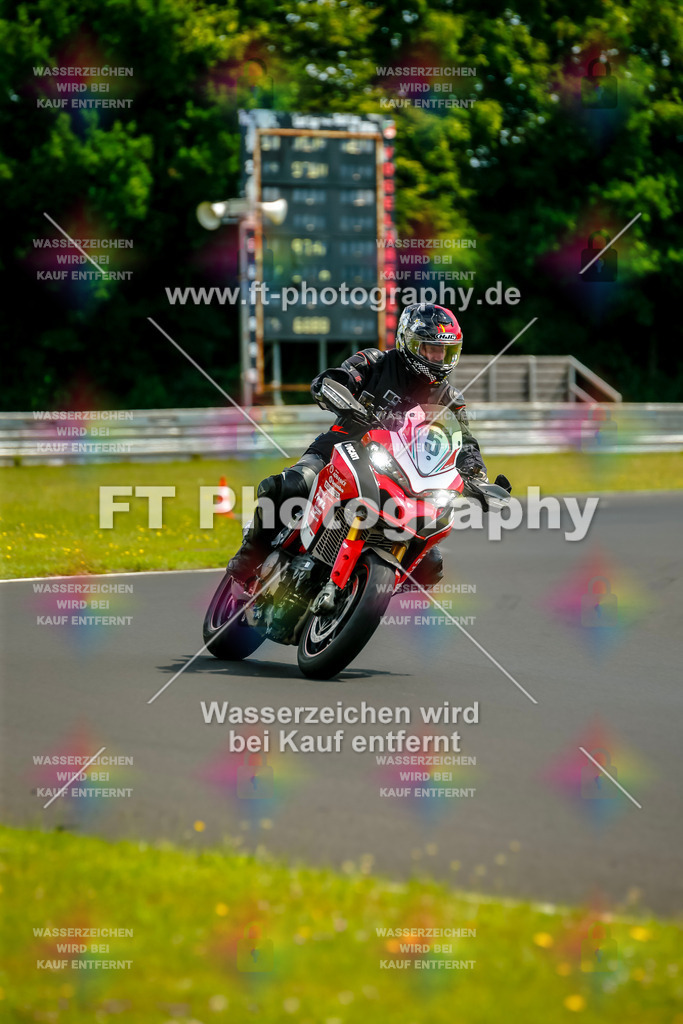 VBK-4765 | Hier findet Ihr Bilder von Touristenfahrten auf der Nürburgring Nordschleife oder von anderen Veranstaltungen die ich besucht habe. Viel Spass beim Durch Schauen 