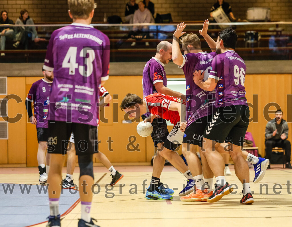 2024-10-20_107_SpVgg_Altenerding_II_gegen_TSV_Taufkirchen-Vils | Erding, Deutschland, 20.10.2024:Handball, Bezirksliga Männer Ost 2024 / 2025, 3. Spieltag, SpVgg Altenerding II gegen TSV Taufkirchen/Vils, Endergebnis: 15:20Daniel Sagert (SpVgg Altenerding, #5), Florian Schiffel (SpVgg Altenerding, #38)Foto: Christian Riedel / fotografie-riedel.net
