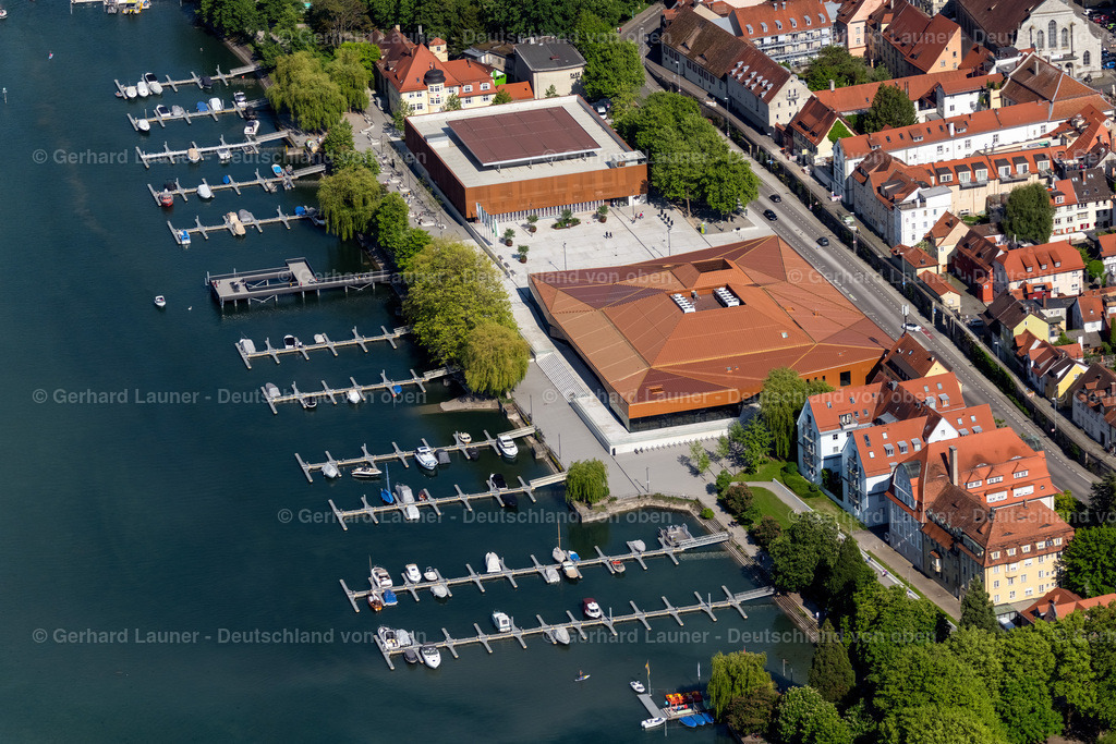 4028124 | LINDAU (BODENSEE) 17.05.2020 Gebäude des Kongresszentrum in der Zwanzigerstraße in Lindau (Bodensee) am Bodensee im Bundesland Bayern, Deutschland. Weiterführende Informationen bei: Lindau Tourismus und Kongress GmbH. // Building of the congress center on Zwanzigerstrasse in Lindau (Bodensee) on Lake Constance in the state Bavaria, Germany. Further information at: Lindau Tourismus und Kongress GmbH. Foto: Gerhard Launer