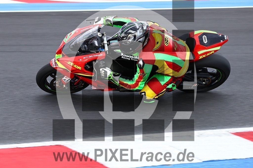 0171-20240927_04101 | Schöne Erinnerungen an spannende Momente - das festzuhalten ist unser Job. PIXELrace.de ist seit 2003 auf den Rennstrecken Europas unterwegs um die Action draußen beim Fahren und die wunderbare Stimmung imm Fahrerlager für euch einzufangen.