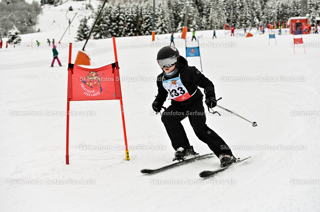 SRF_20.02.2026_1024 | Skirennfotos,Serfaus,Fiss,Ladis,Kinderskirennen,Winter,Tirol,Oberland,skirace,SFL,feelfree,weil wir's genießen,ski,Ski,skifahren,Sonnenplateau, - Realisiert mit Pictrs.com