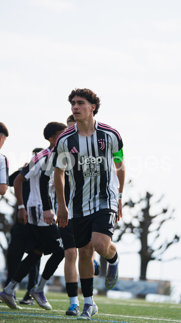 juv_lut_fmachado-0033 | Images from the Juniors B match between Juventus Academy and FC Lutry, played on 18 March 2026 in Lutry, Switzerland, featuring players, coaching staff and match action throughout the game.