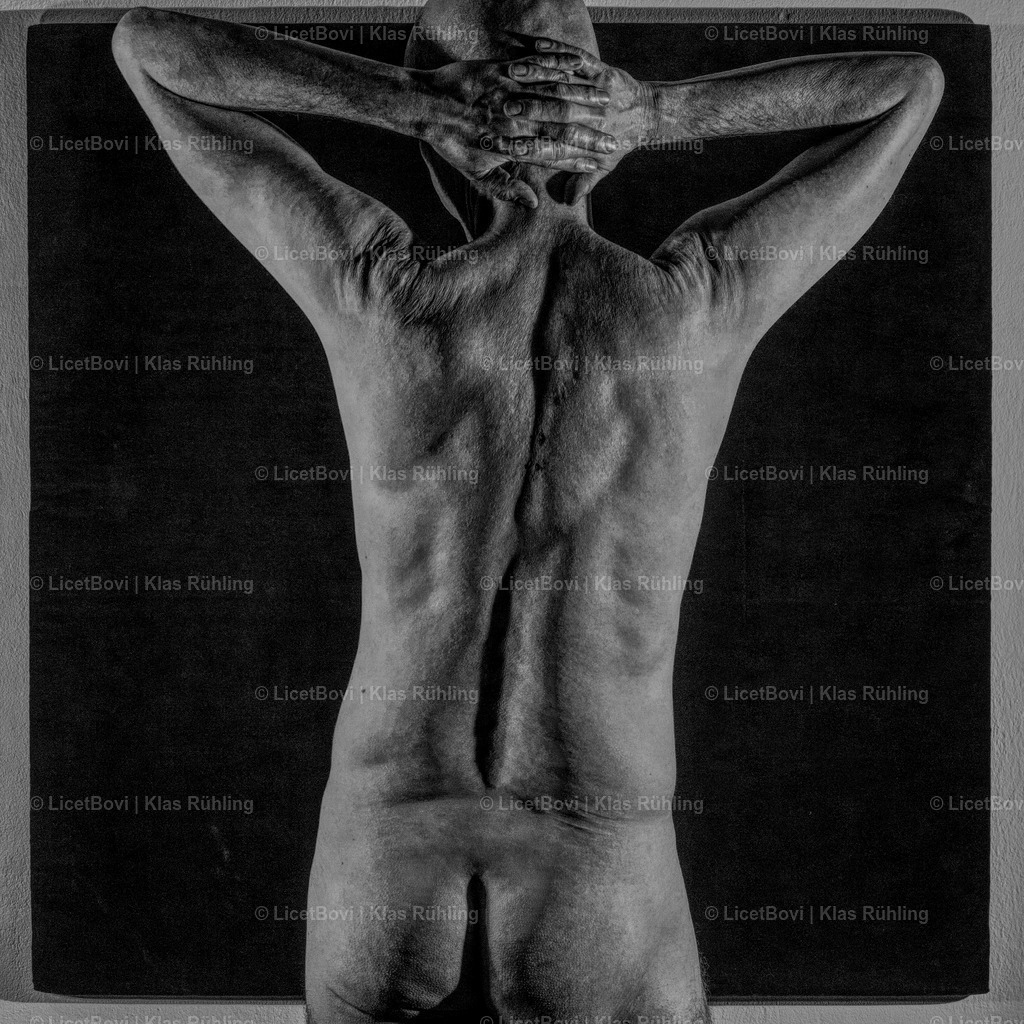 Das schwarze Quadrat | Edited digital photograph, 2020From the series "The Black Square"Recommended  material: Canvas, Alu-Dibond Brush-finished - Realisiert mit Pictrs.com