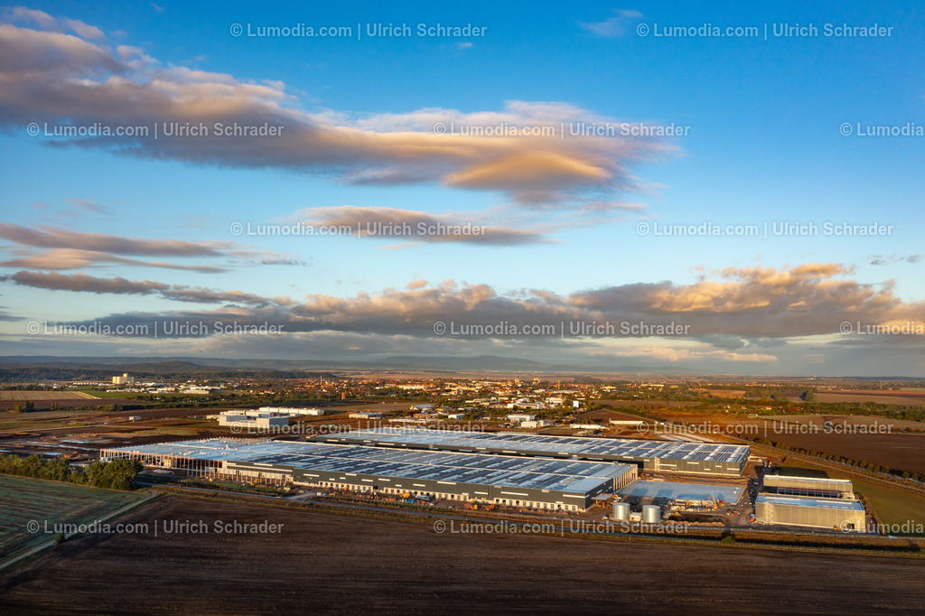 10049-52110 - Daimler Truck Halberstadt | Stockfoto und Bilderpool mit Bildmaterial aus Deutschland, dem Harz, Halberstadt, Quedlinburg, Wernigerode und weltweit. Qualitativ hochwertige und professionelle Fotos anschauen und kaufen. - Realisiert mit Pictrs.com