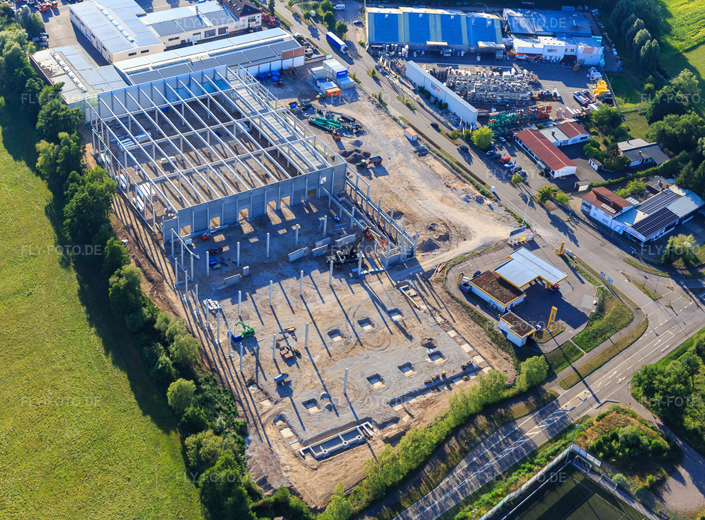 Luftbild: Baustelle des neuen Logistikpark der HANSAINVEST und DFI-Real-Estate Kandel nach Abriss des OBI-Markts im Ortsteil Minderslachen in Kandel im Bundesland Rheinland-Pfalz in Deutschland. Foto: IMG_149409.jpg vom 18.07.2025 durch Werner Riehm/FLY-FOTO.deWWW.HANSAINVEST.DE
