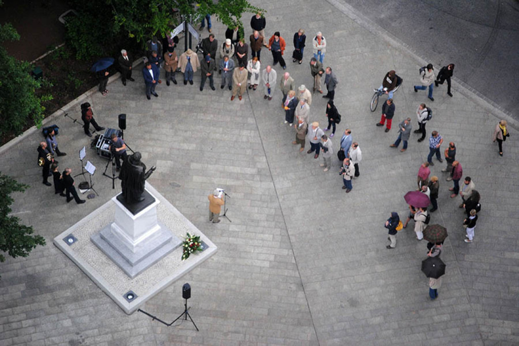 Albrecht-Thaer-Denkmal | Das Team hinter BILDLEXIKON LEIPZIG bündelt historische wie aktuelle Informationen über die Stadt Leipzig in Text und Bild auf einer Plattform und stellt diese der interessierten Öffentlichkeit zur Verfügung.