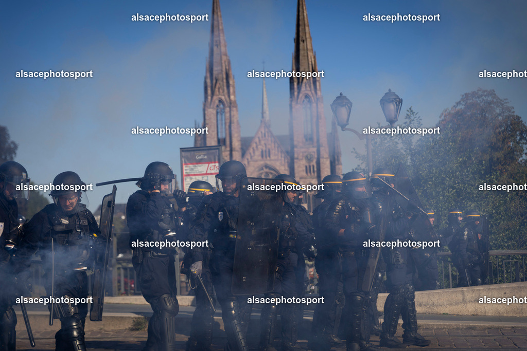 _B7A0374 | manifestation de lycéens à Strasbourg, le 6 octobre 2026, dans le cadre d’un mouvement national de protestation contre les conditions d’apprentissage. - Realisiert mit Pictrs.com